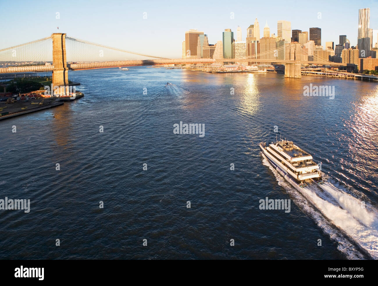 Lighting brooklyn bridge hi-res stock photography and images - Alamy