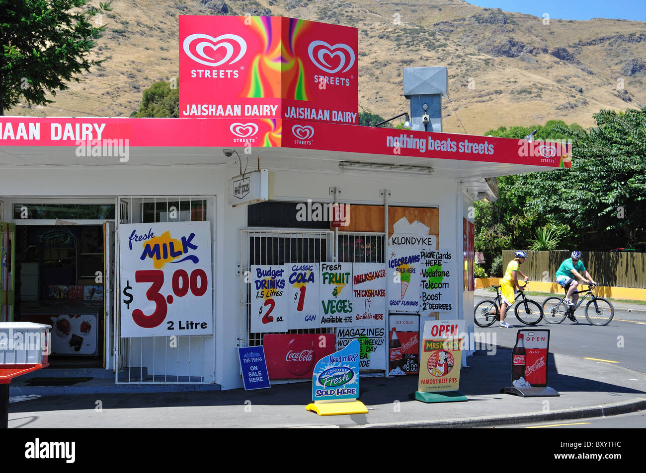 Shop new zealand dairy hires stock photography and images Alamy