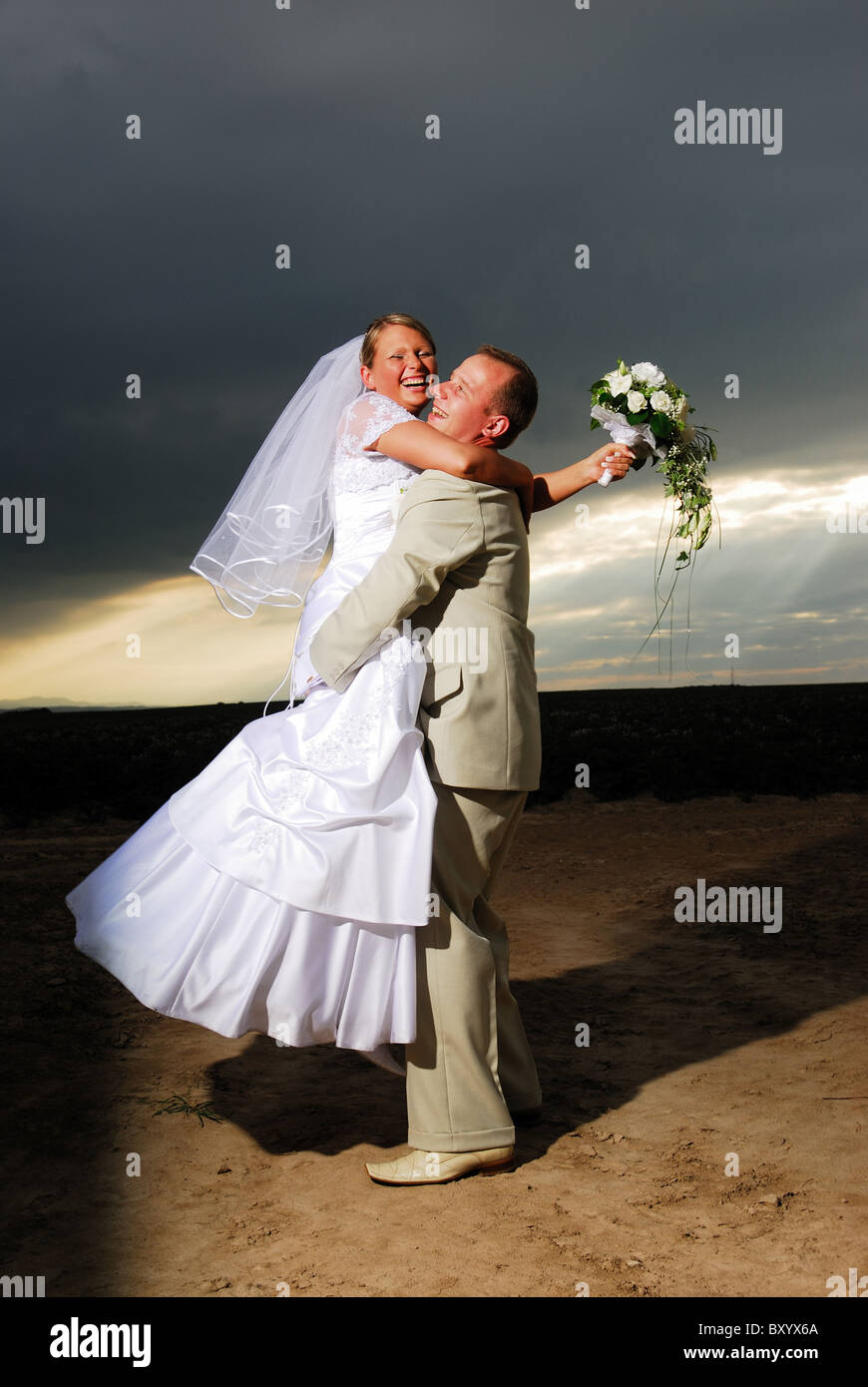 Funny happy wedding couple hi-res stock photography and images - Alamy