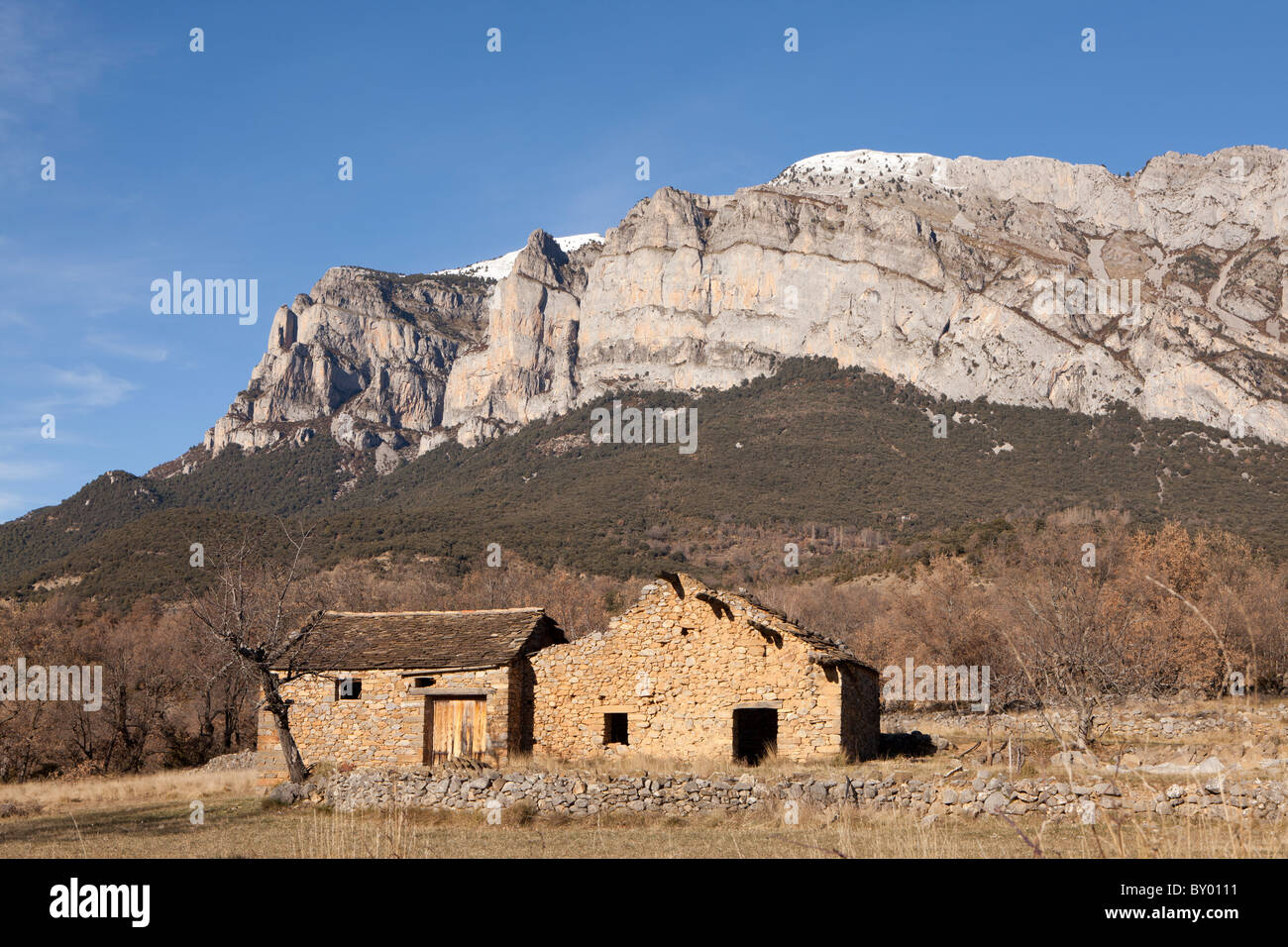View of Peña Montañesa peak from Fueva Valley, Valley of La Fueva, Huesca, Spain Stock Photo