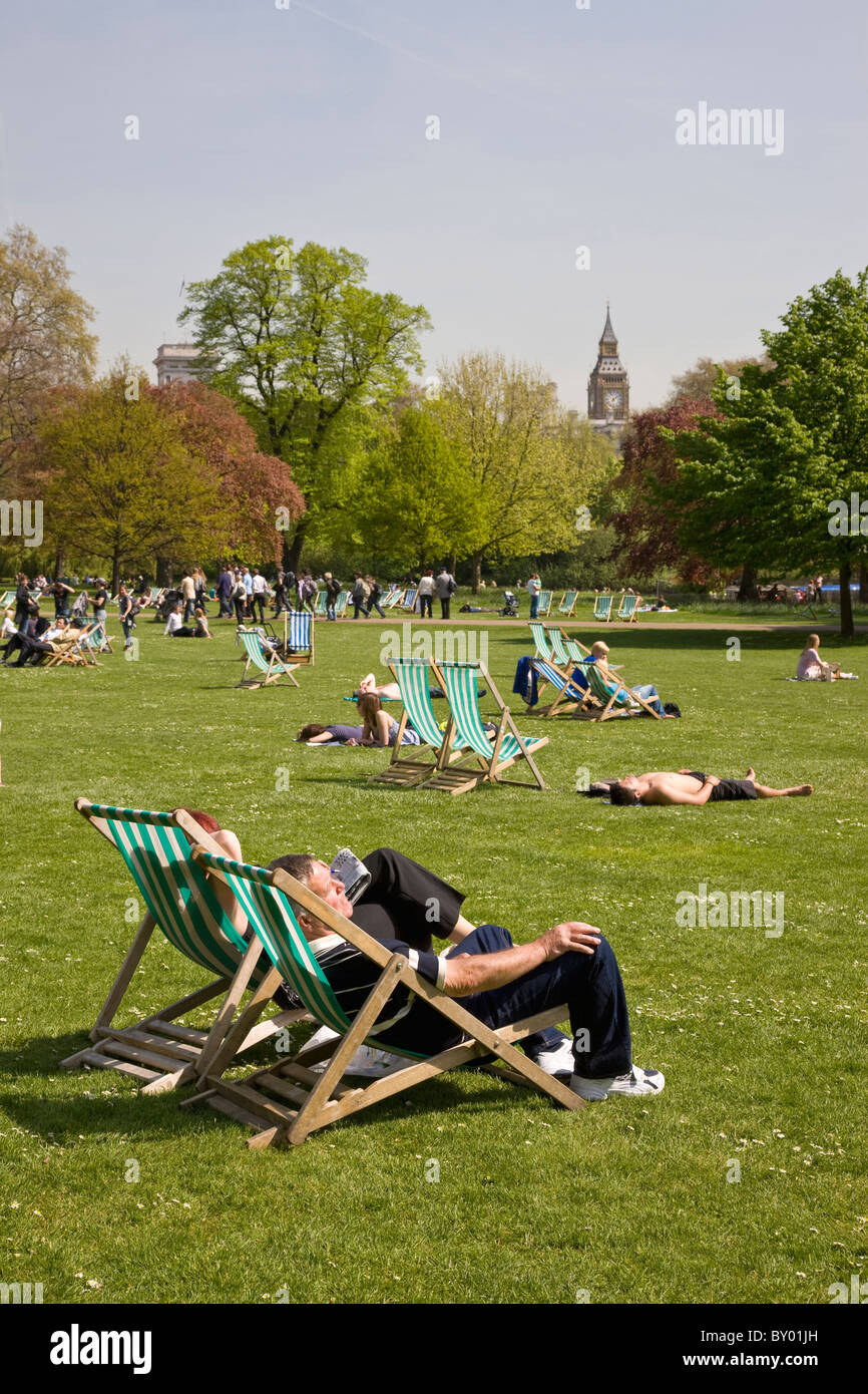 Green park london chairs hi-res stock photography and images - Alamy