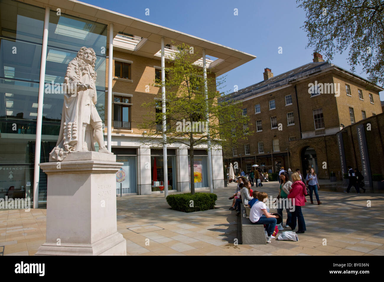 Statue of Sir Hans Sloane off the King's Road Stock Photo Alamy