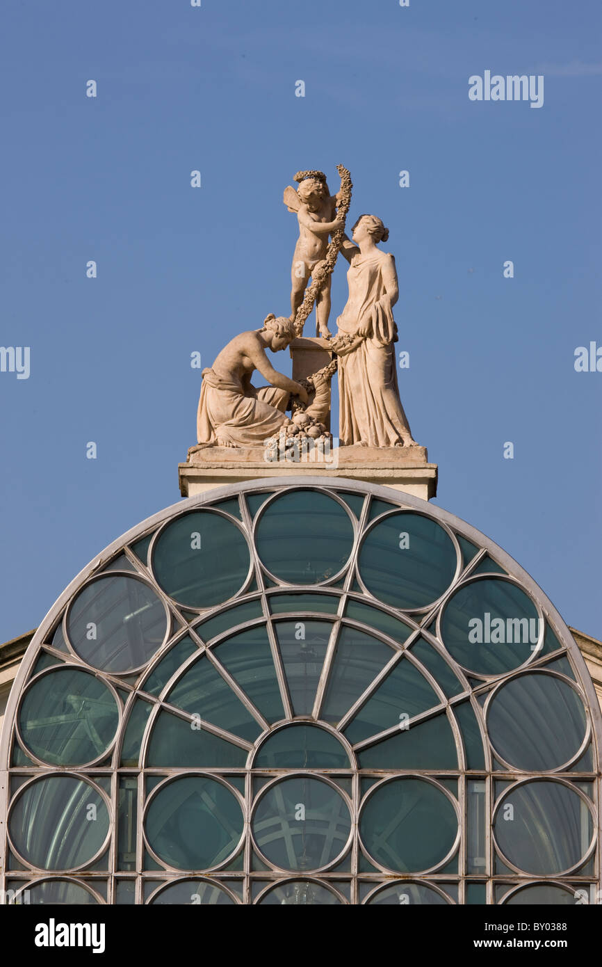Statues covent garden london hires stock photography and images Alamy