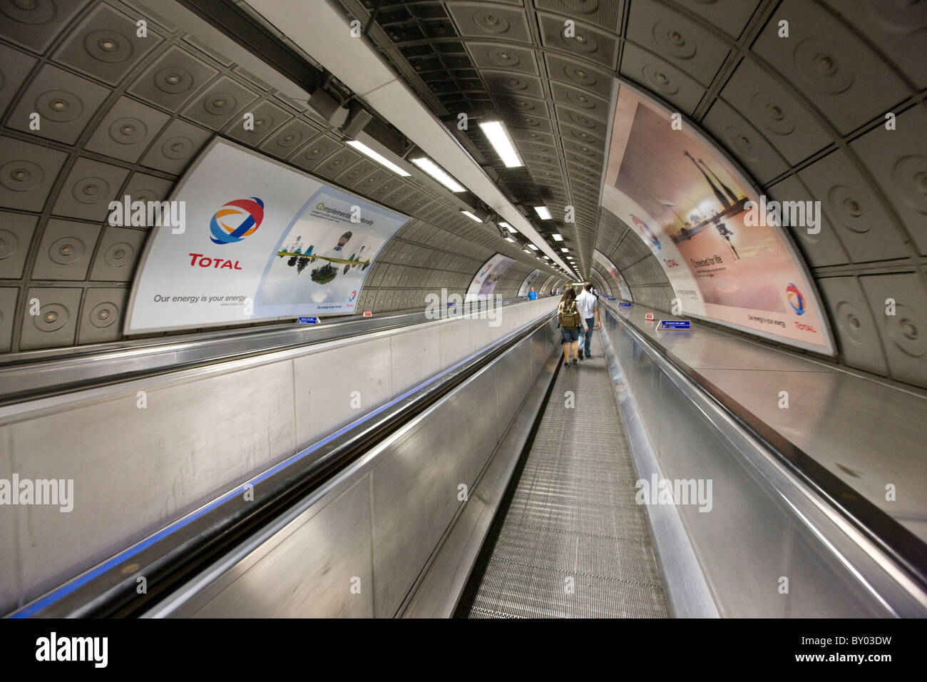 Underground on the Jubilee Line at Waterloo tube station Stock Photo