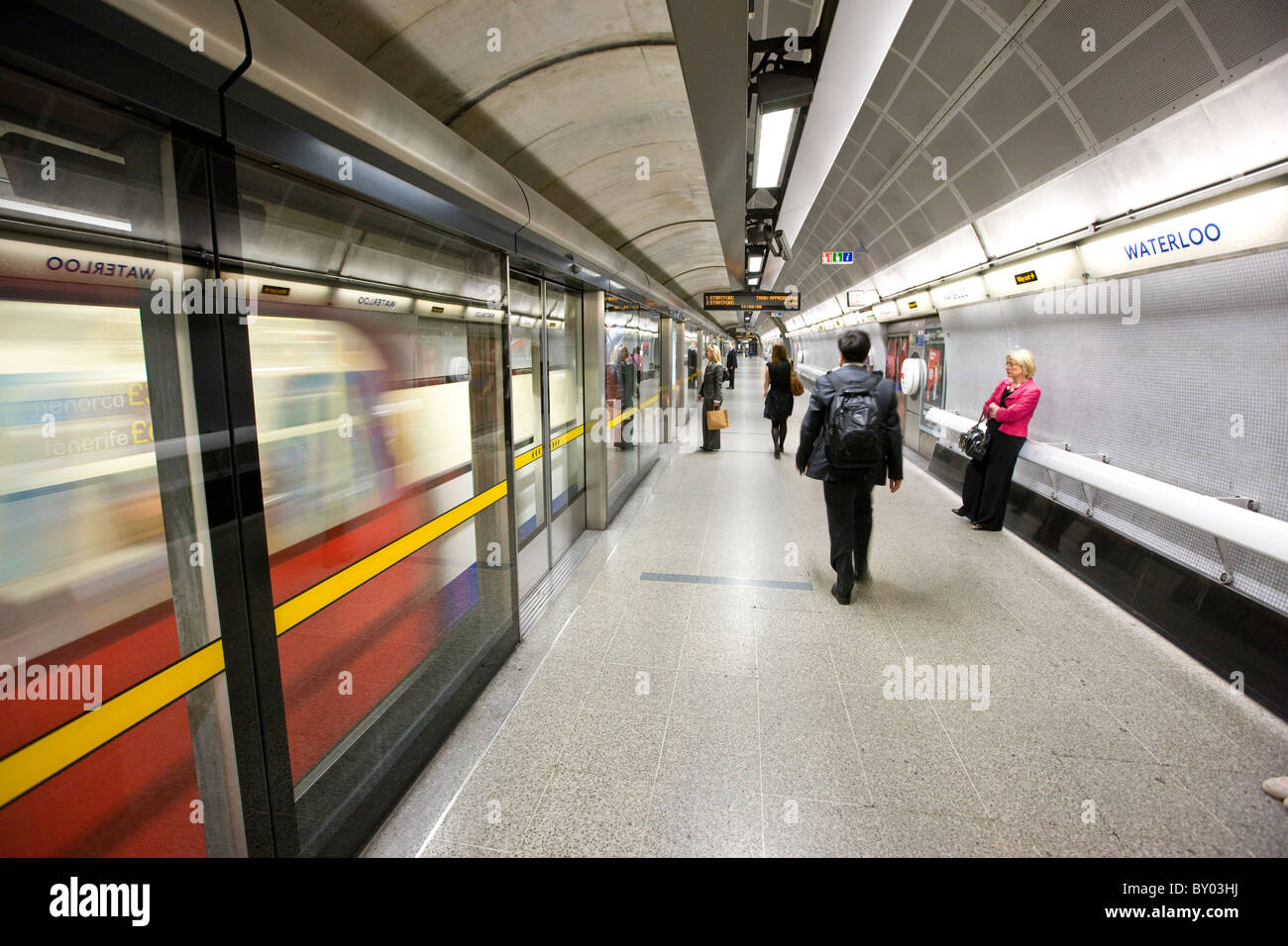 Underground on the Jubilee Line at Waterloo tube station Stock Photo