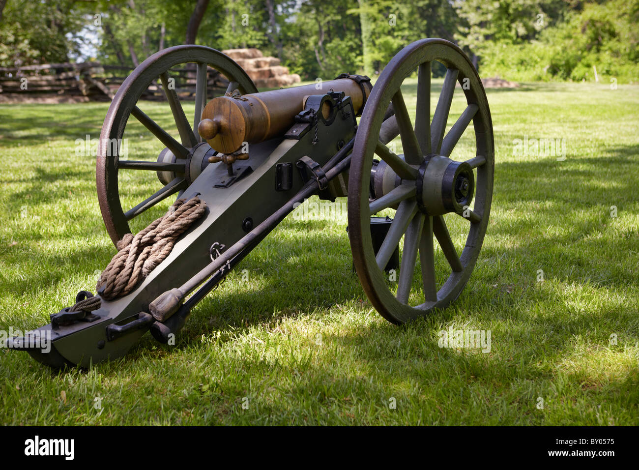 Short barreled cannon hi-res stock photography and images - Alamy
