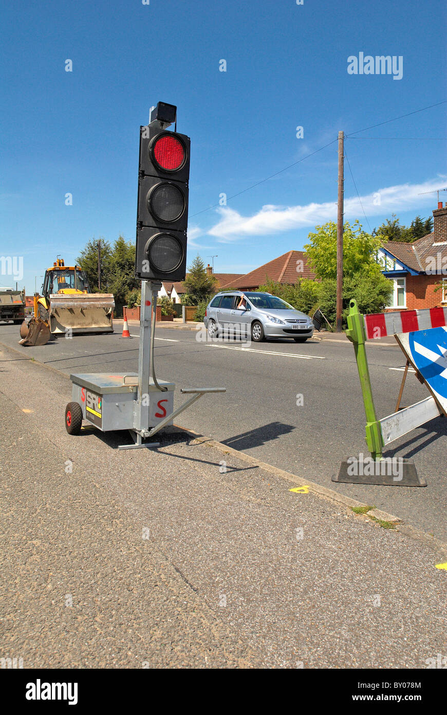 Temporary traffic lights showing red UK Stock Photo - Alamy