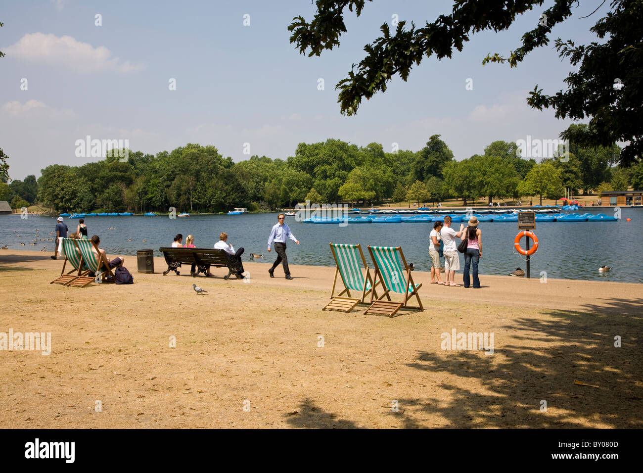 Deckchairs overlooking the Serpentine in Hyde Park Stock Photo