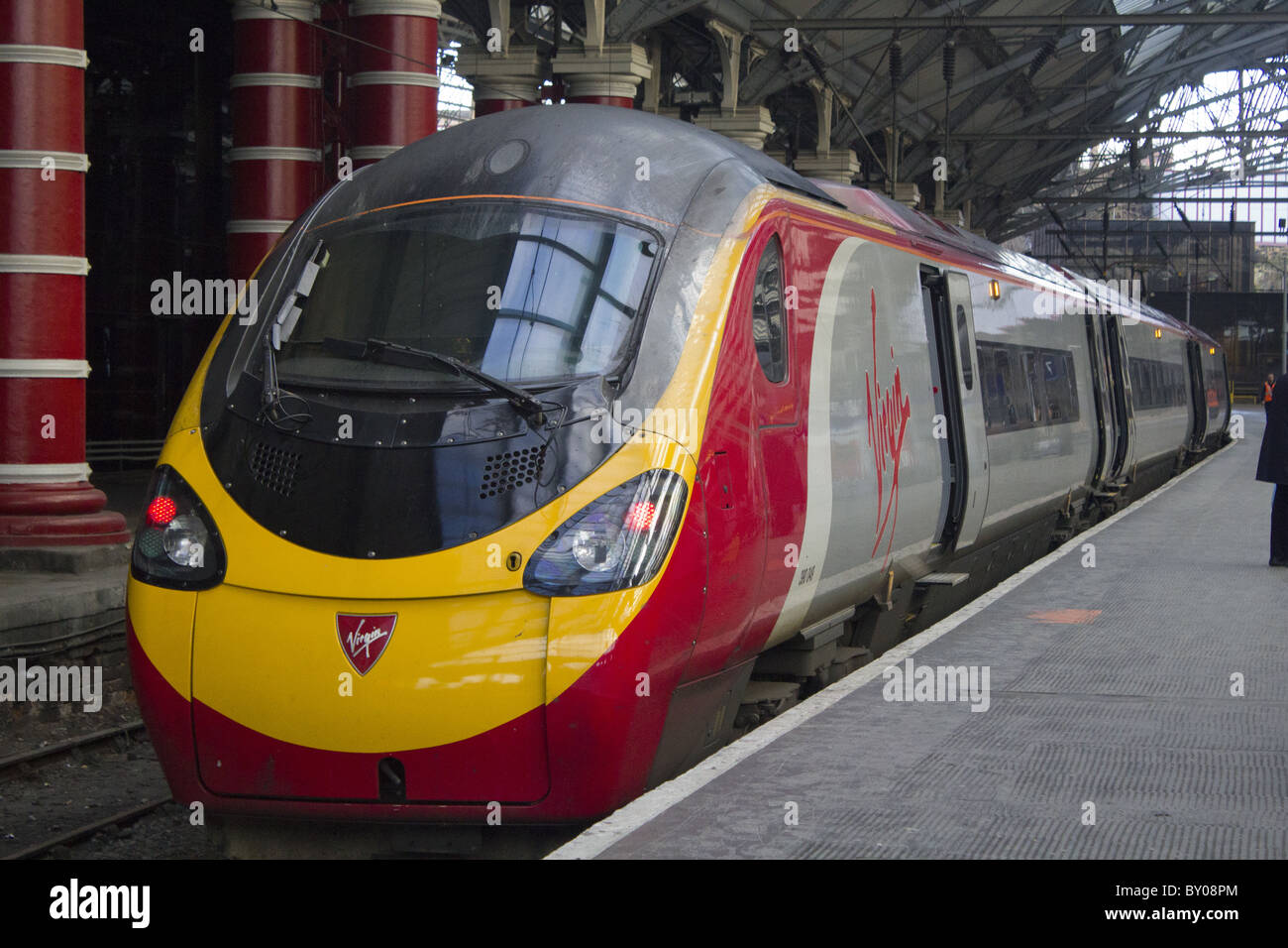 Virgin train at Liverpool Lime St station, Liverpool Stock Photo