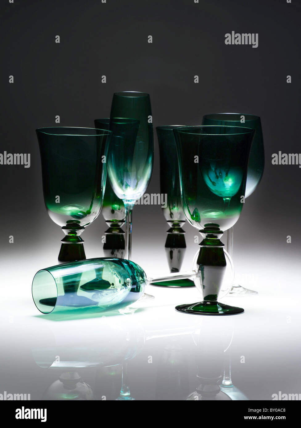 https://c8.alamy.com/comp/BY0AC8/set-of-green-coloredcoloured-wine-glasses-BY0AC8.jpg