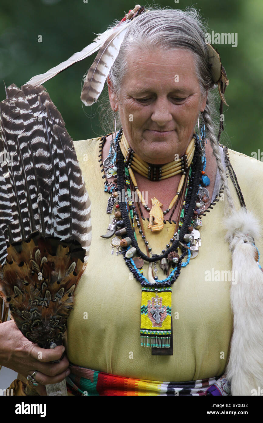 Native American Dancer Pow Wow Fort Ancient Ohio Stock Photo Alamy
