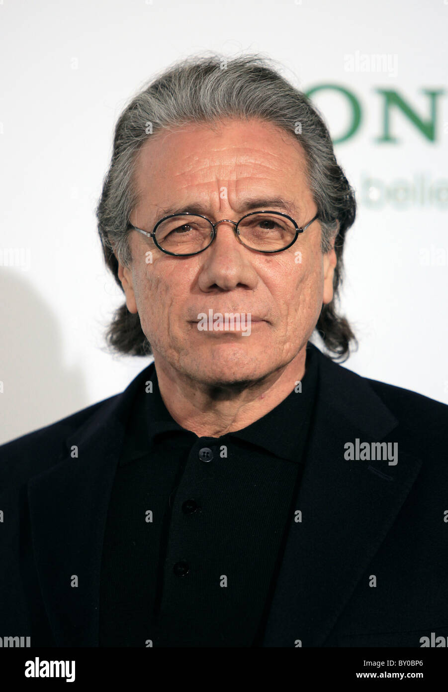 EDWARD JAMES OLMOS THE GREEN HORNET PREMIERE HOLLYWOOD LOS ANGELES CALIFORNIA USA 10 January 2011 Stock Photo