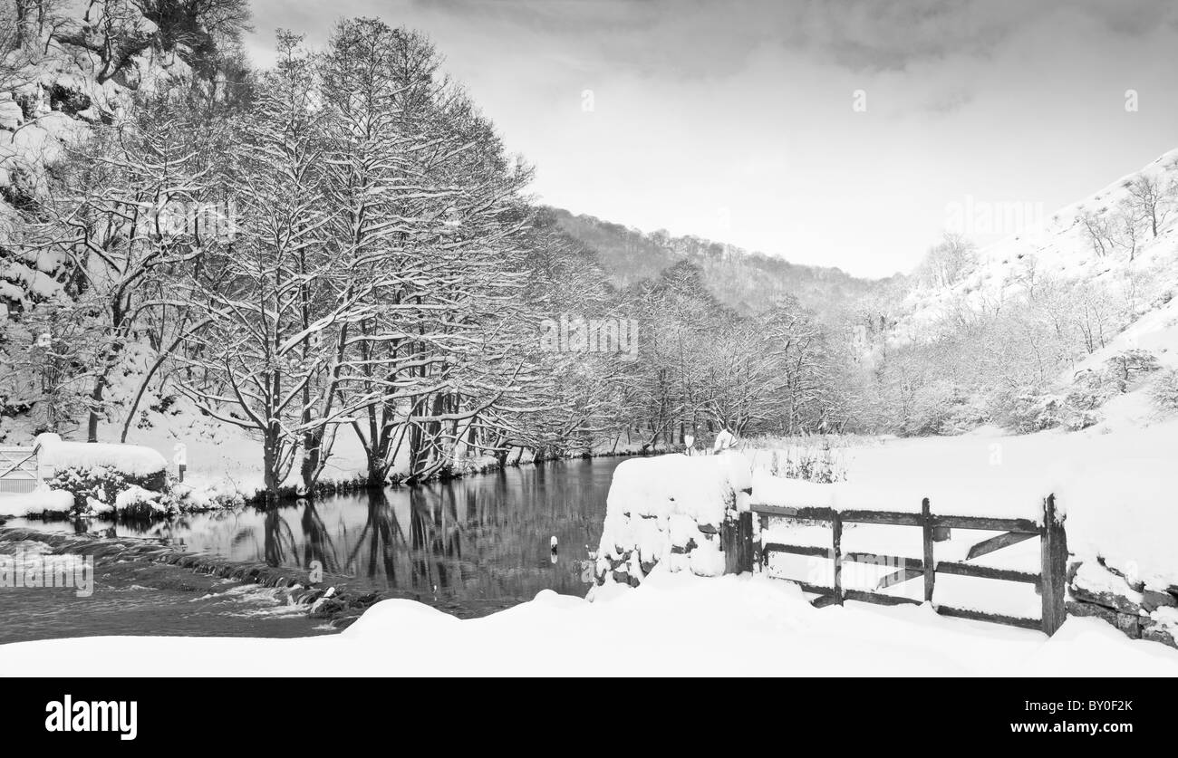dovedale-stepping-stones-hi-res-stock-photography-and-images-alamy