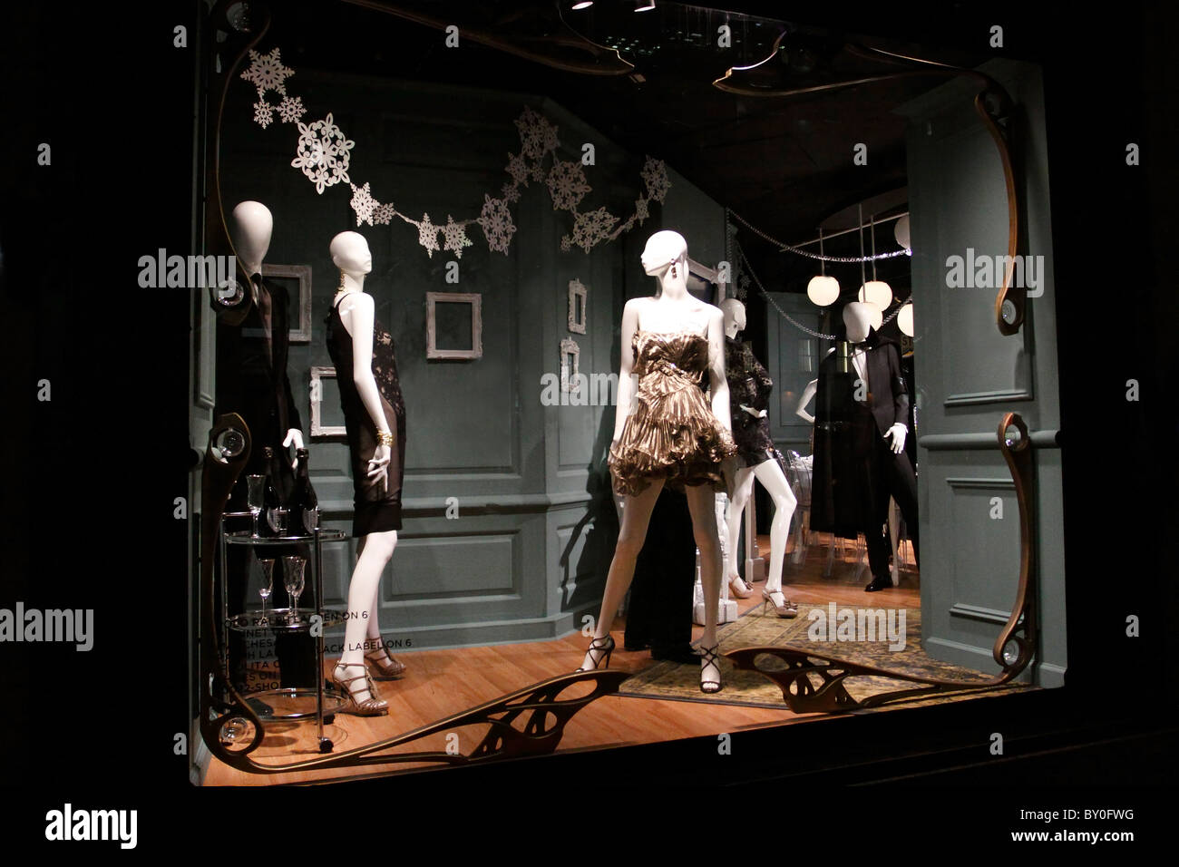 Saks Fifth Avenue Unveils New York-Inspired Window Display