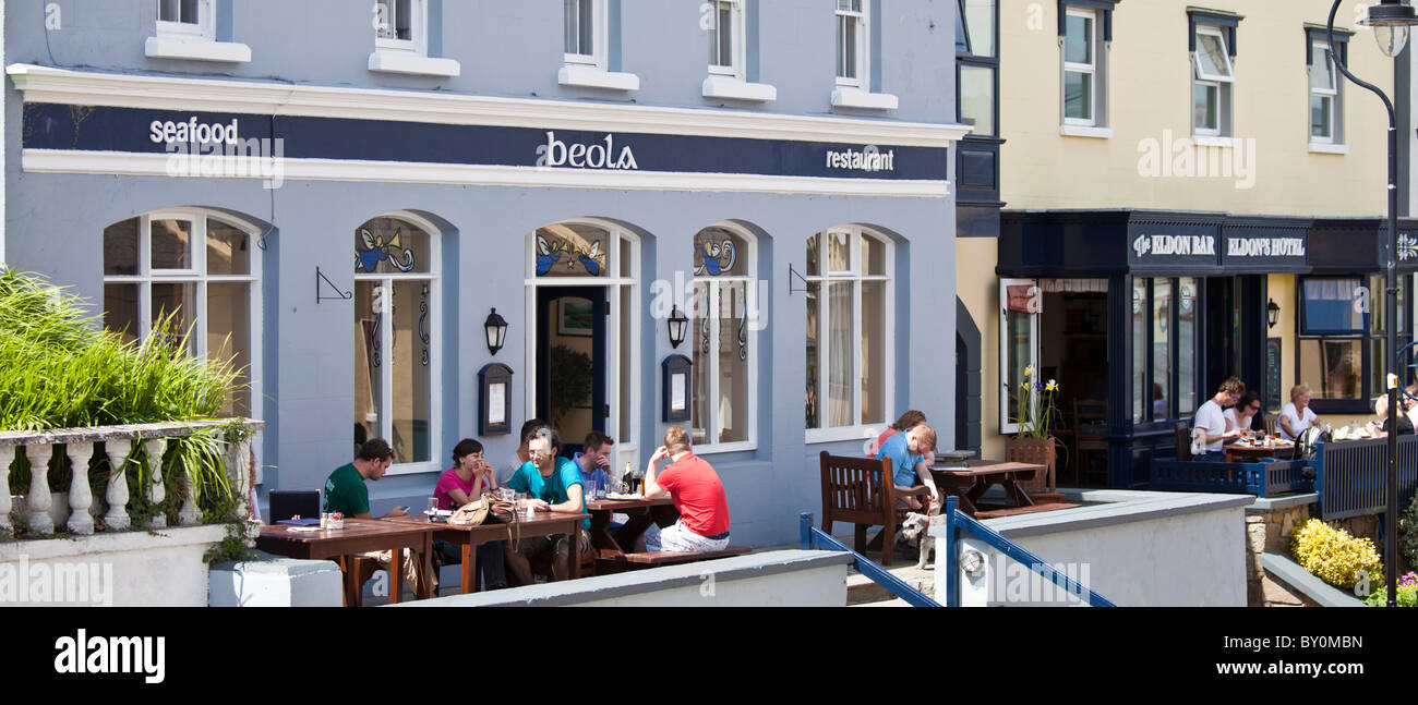 Tourists at Beola seafood restaurant in Roundstone, Connemara, County Galway, Ireland Stock Photo