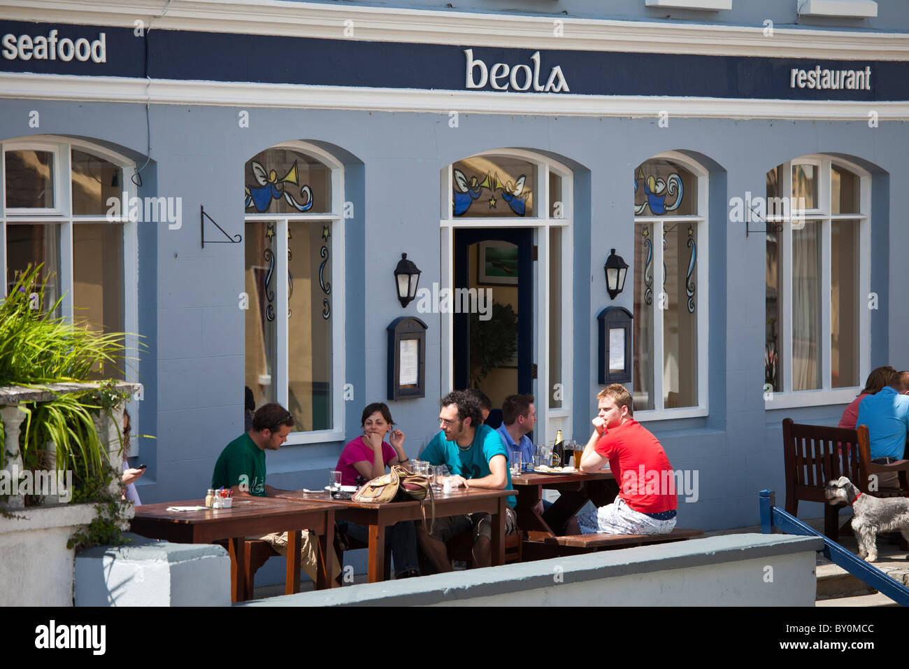 Tourists at Beola seafood restaurant in Roundstone, Connemara, County Galway, Ireland Stock Photo