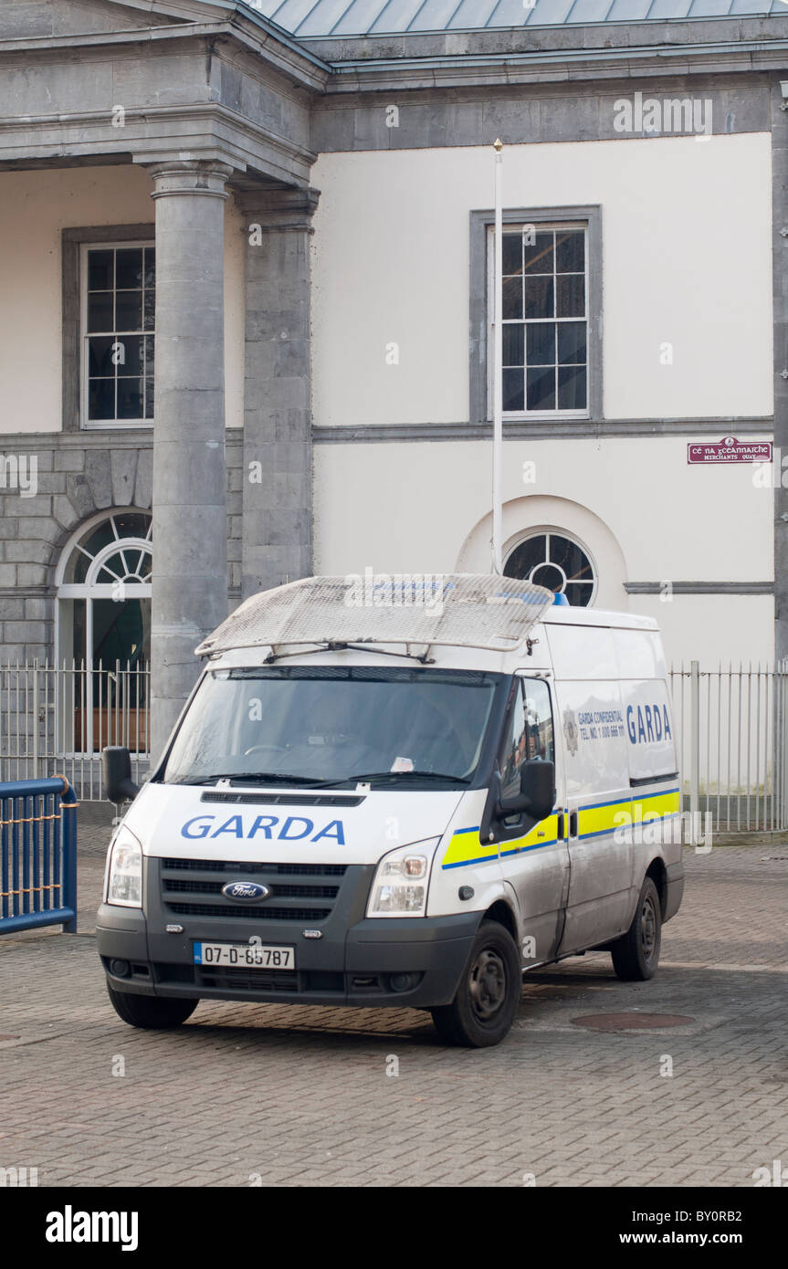 Limerick City Court house with a Garda police van parked outside. Republic of Ireland. Stock Photo