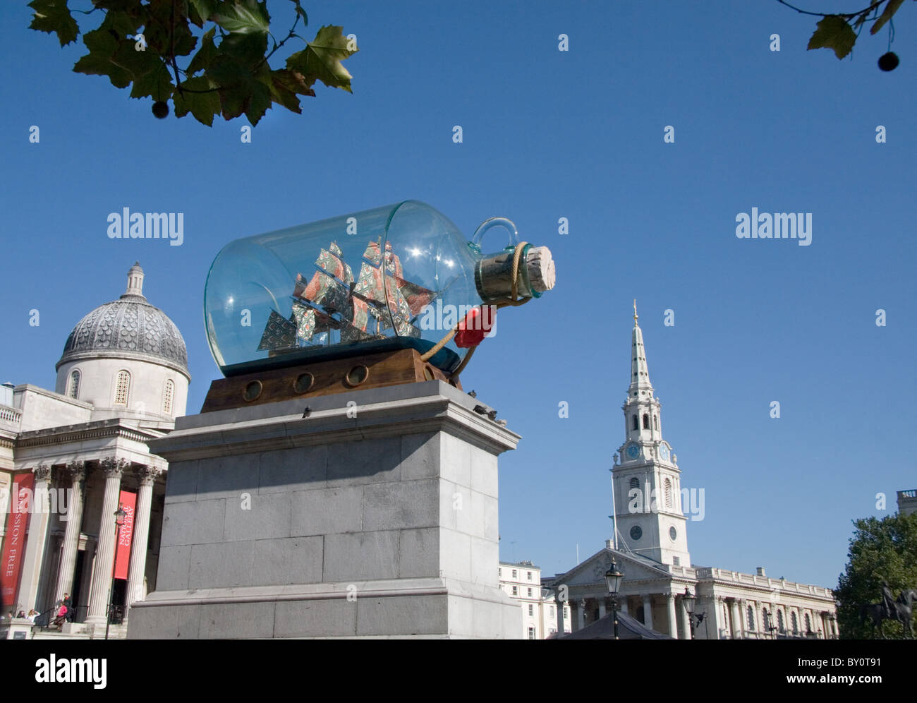 Trafalgar Square's 4th plinth with Nelson's Ship by Anglo-Nigerian artist Yinka Shonibare Stock Photo