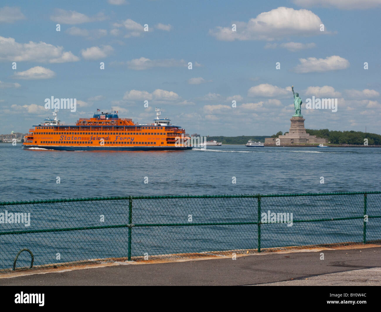 Staten Island Ferry & Statue of Liberty harbor NYC Stock Photo Alamy