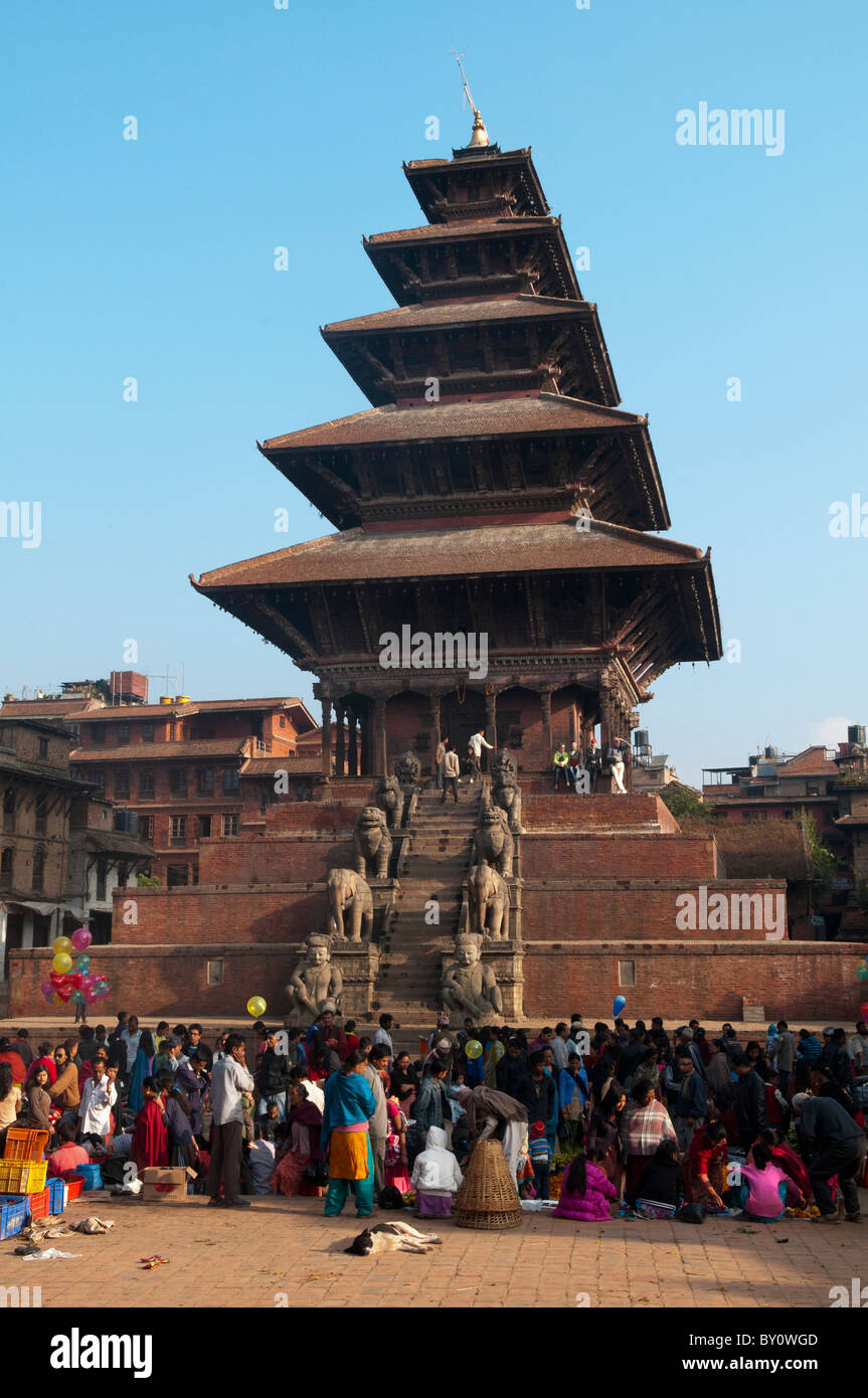 The sculpted Nyatapola Temple, center of the Taumadhi Tole Square in ancient Bhaktapur, near Kathmandu, Nepal Stock Photo