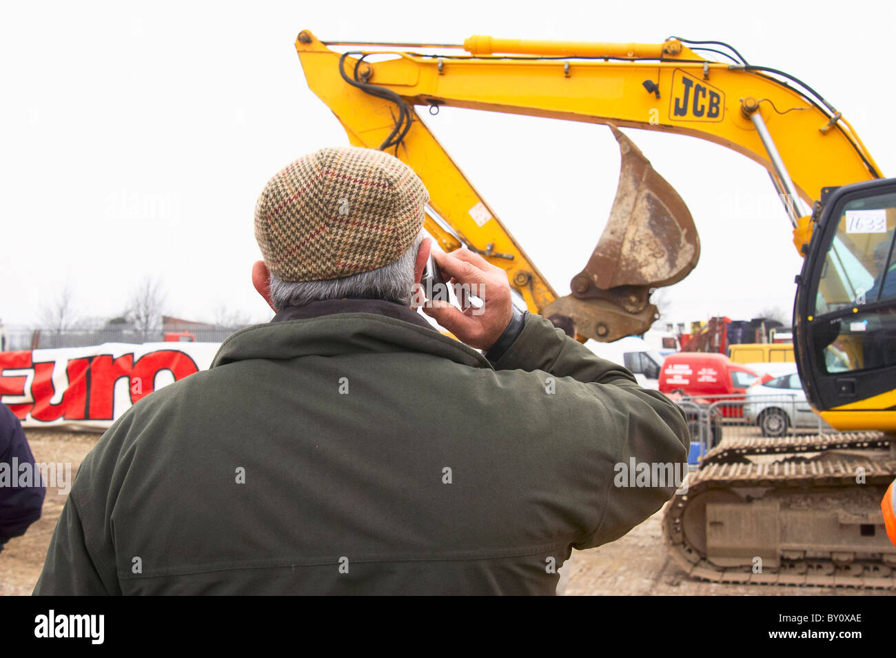 Man wearing flat cap hi-res stock photography and images - Alamy
