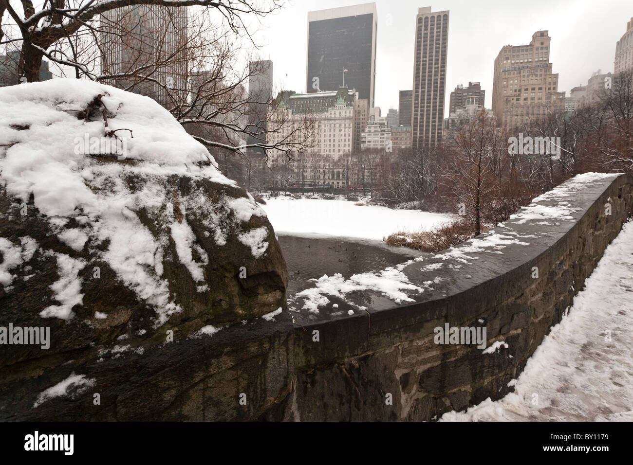 Winter snow in central park new york hi-res stock photography and ...