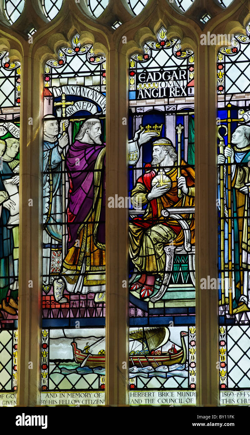 Bath Abbey, window at east end commemorating coronation of Edgar as first King of England in 973 by St Dunstan. Stock Photo