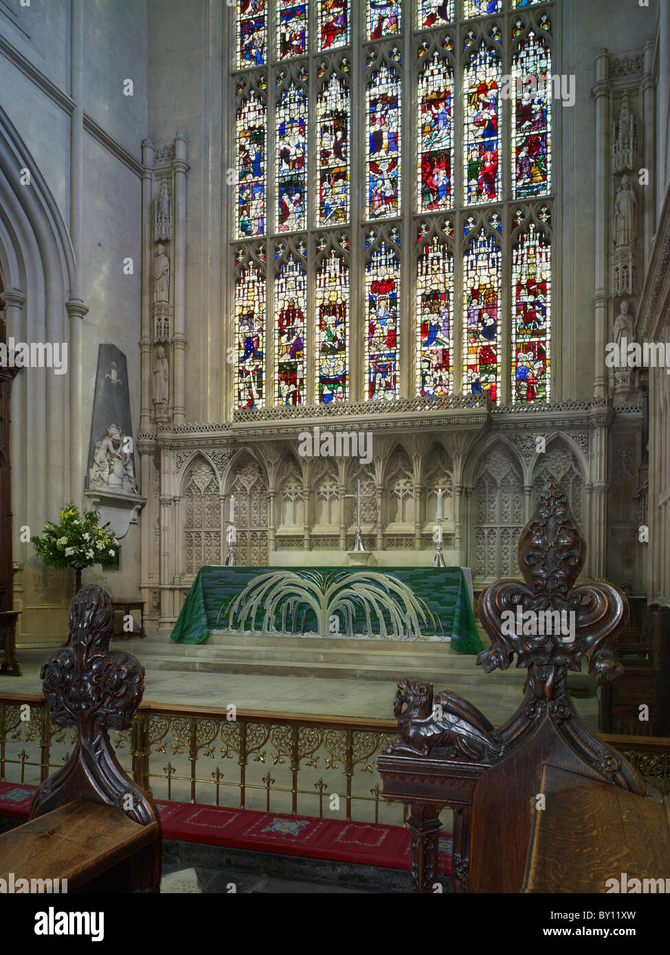 Bath Abbey, sanctuary and high altar with frontal showing a fountain Stock Photo