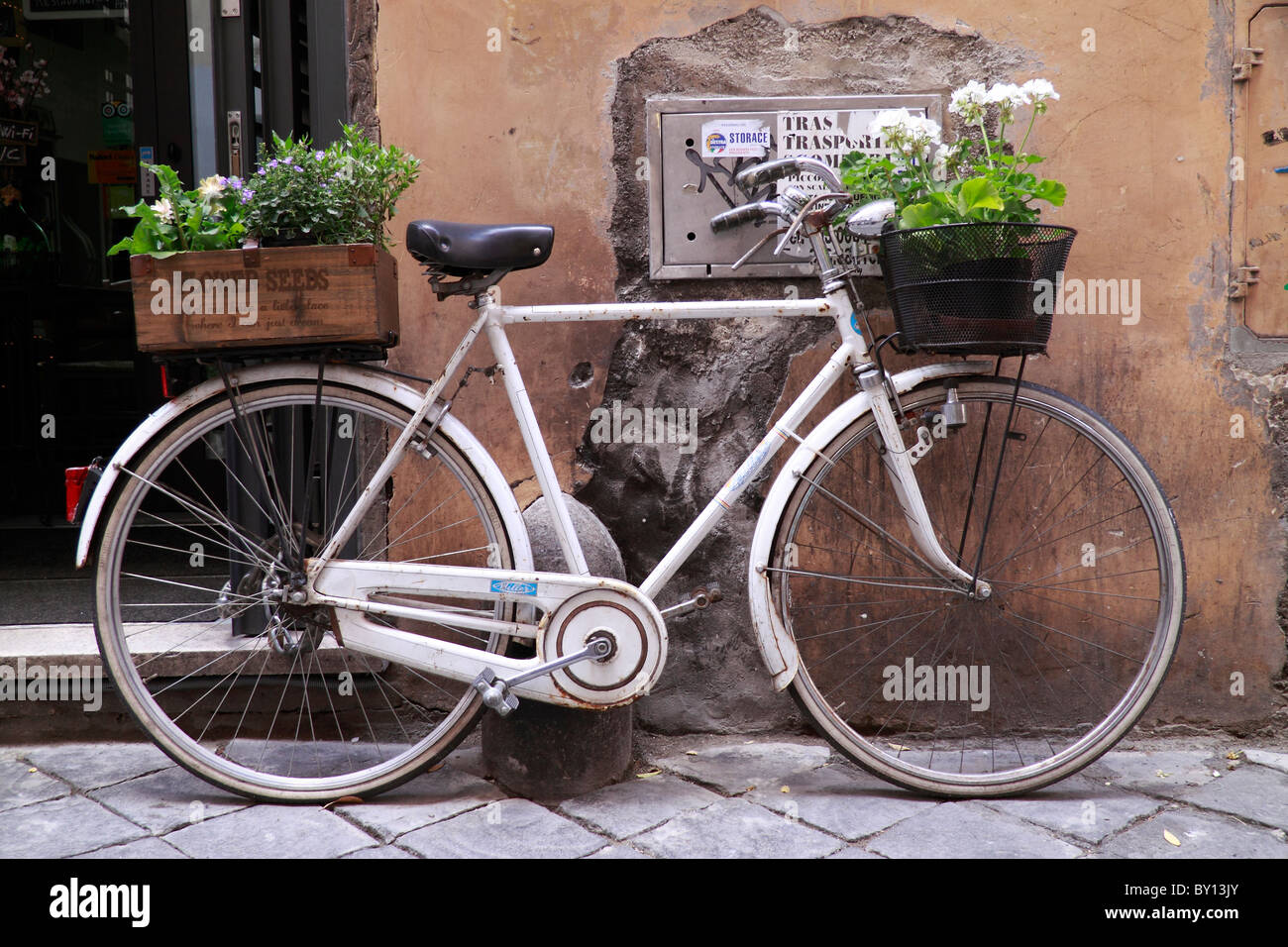 old fashioned delivery bike