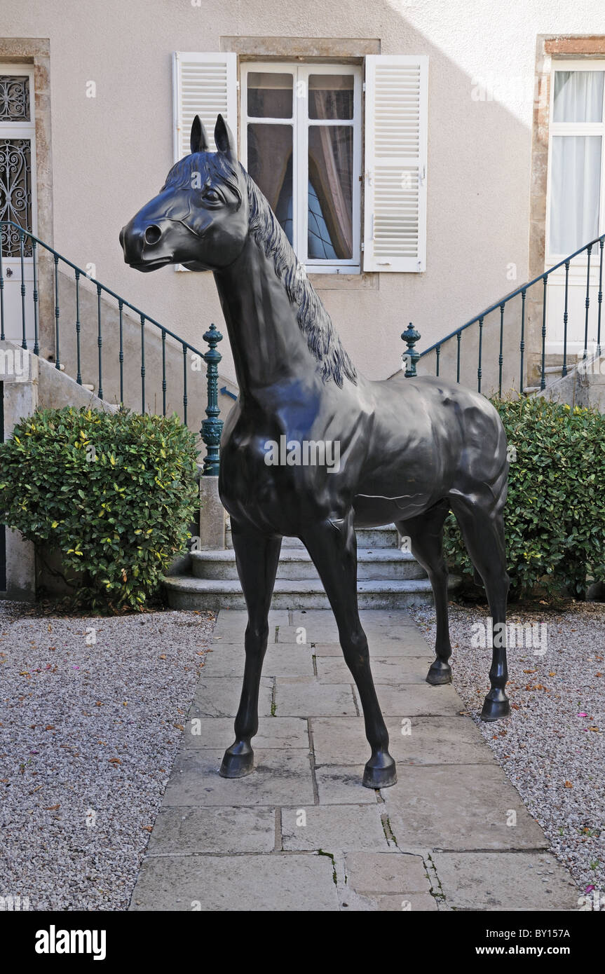 Bronze statue of a horse by famous sculptor Francois Pompon in a courtyard  in Saulieu his birthplace Cote d'Or France Stock Photo - Alamy