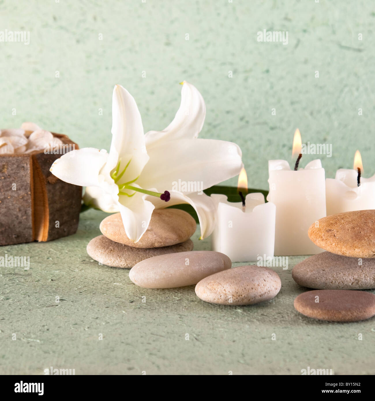 White lily spa hi-res stock photography and images - Alamy