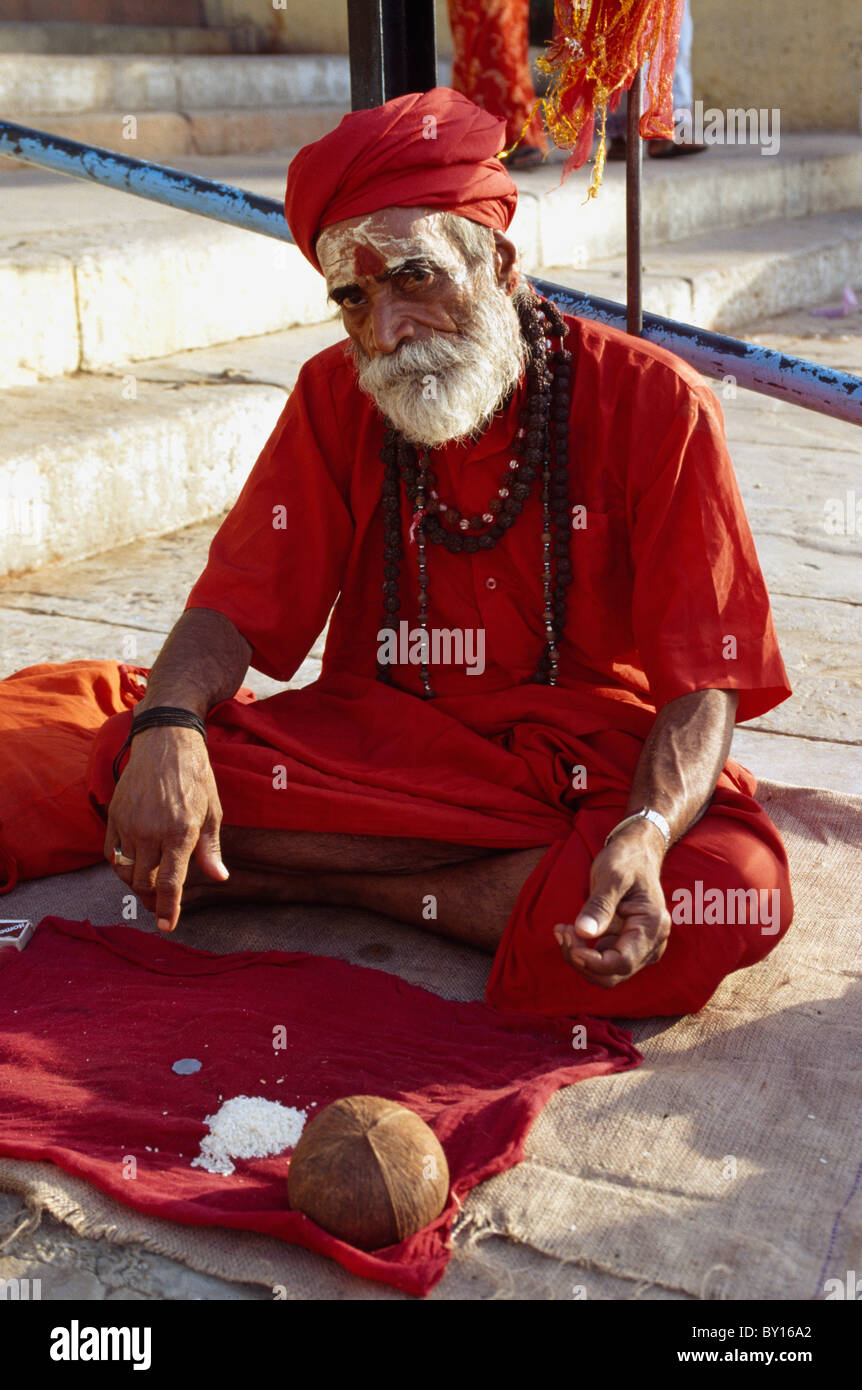 Saddhu, Dasswamedh Ghat, Ganges River, Varanasi (Uttar Pradesh), India Stock Photo
