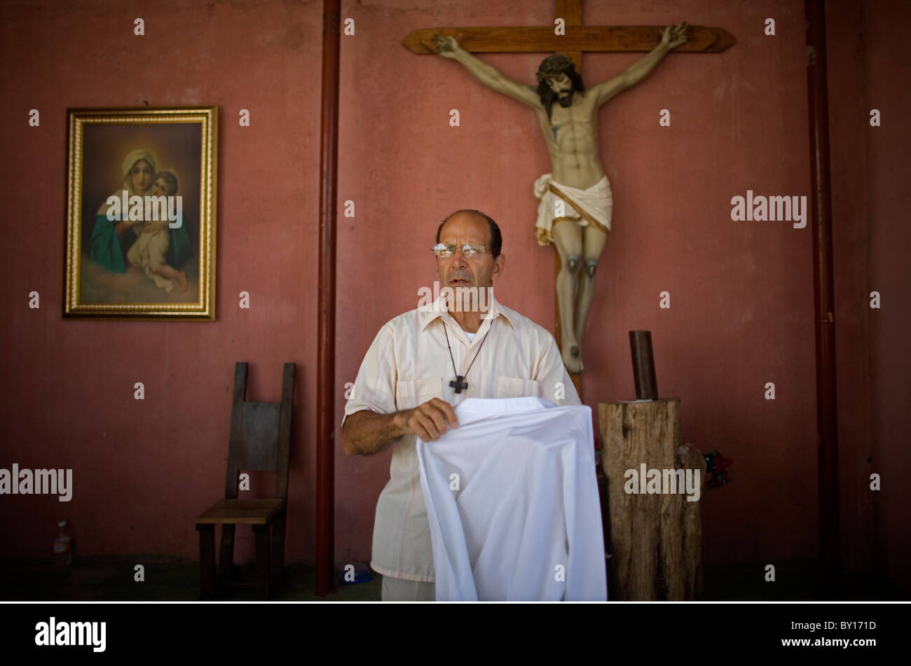 Catholic priest Alejandro Solalinde dresses before celebrating a mass in his shelter for migrants in Ixtepec, Oaxaca, Mexico. Stock Photo