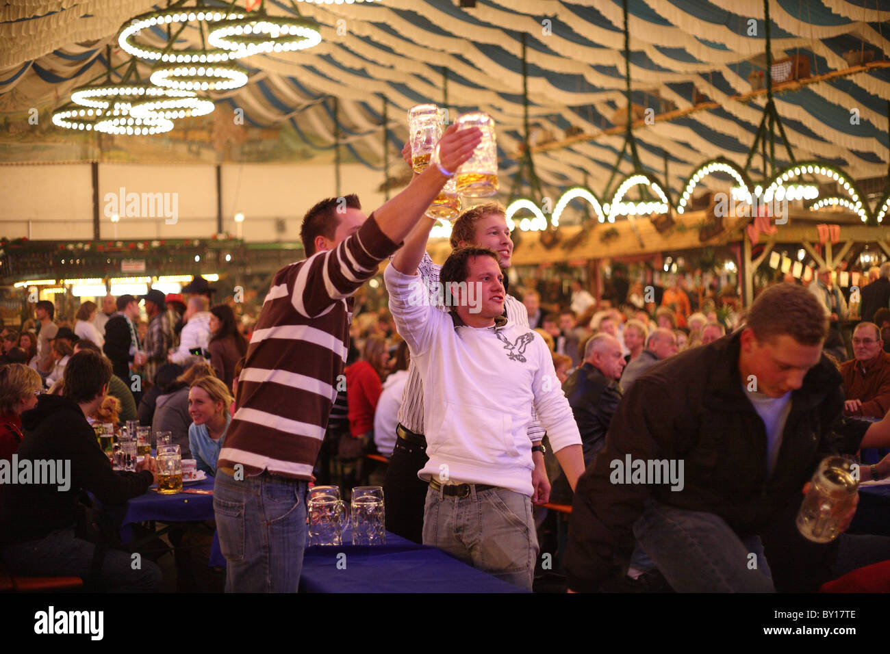 Enthusiasm in the Bavarian tent in Freimarkt, Bremen, Germany Stock Photo