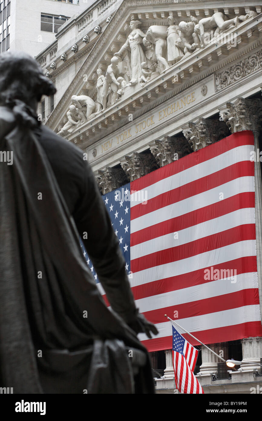 Monument to George Washington in front of NYSE, New York City, United States of America Stock Photo