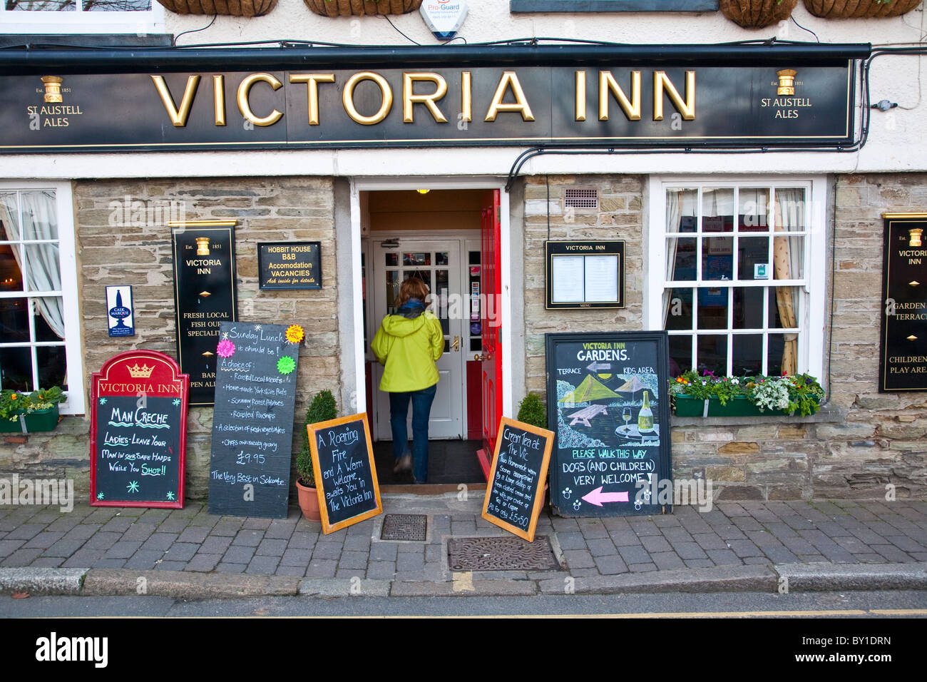 Victoria Inn - Salcombe Stock Photo - Alamy