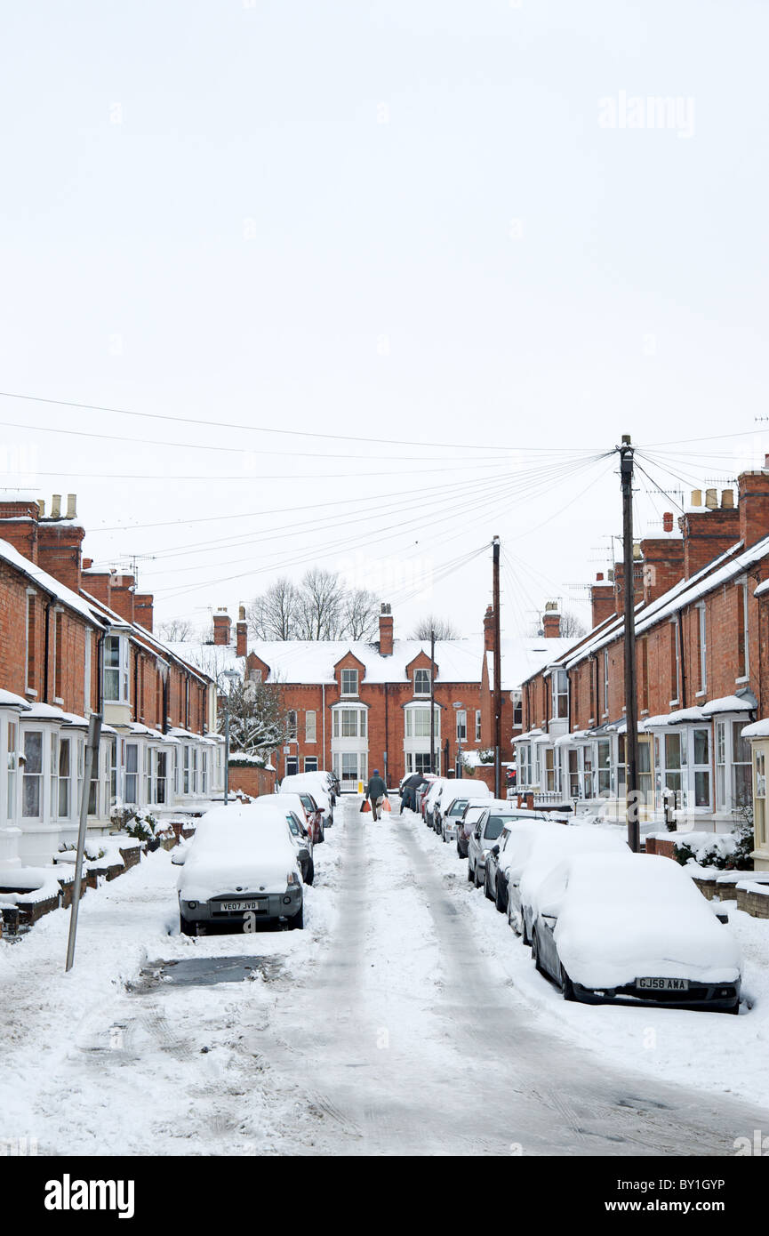 Residential housing in the snow, Wellesbourne Grove, Stratfordupon