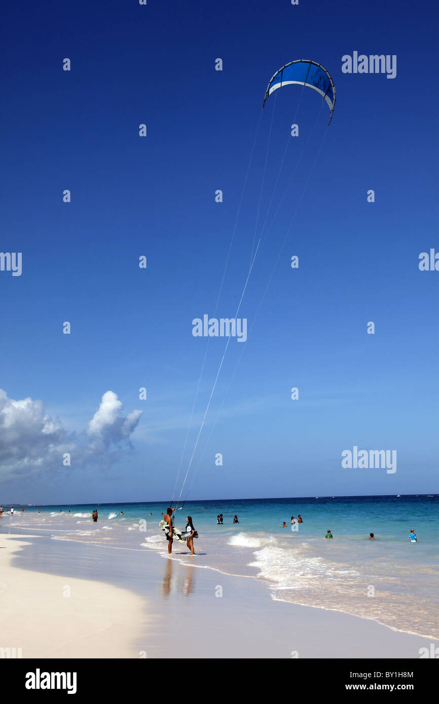 Bermuda surfing hi-res stock photography and images - Alamy