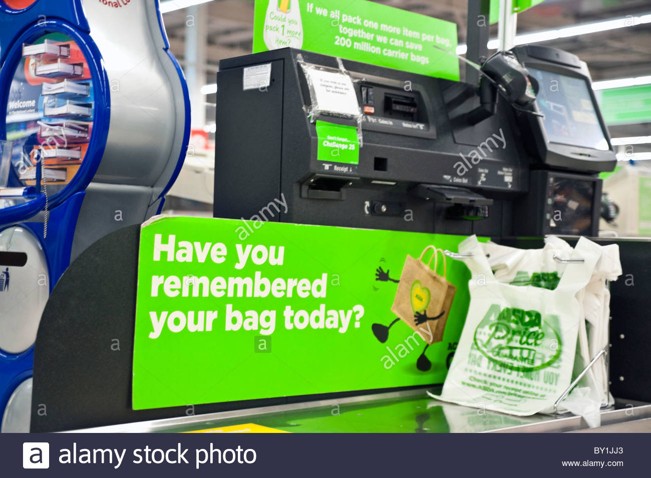 Self Service Checkout Stock Photos & Self Service Checkout Stock Images