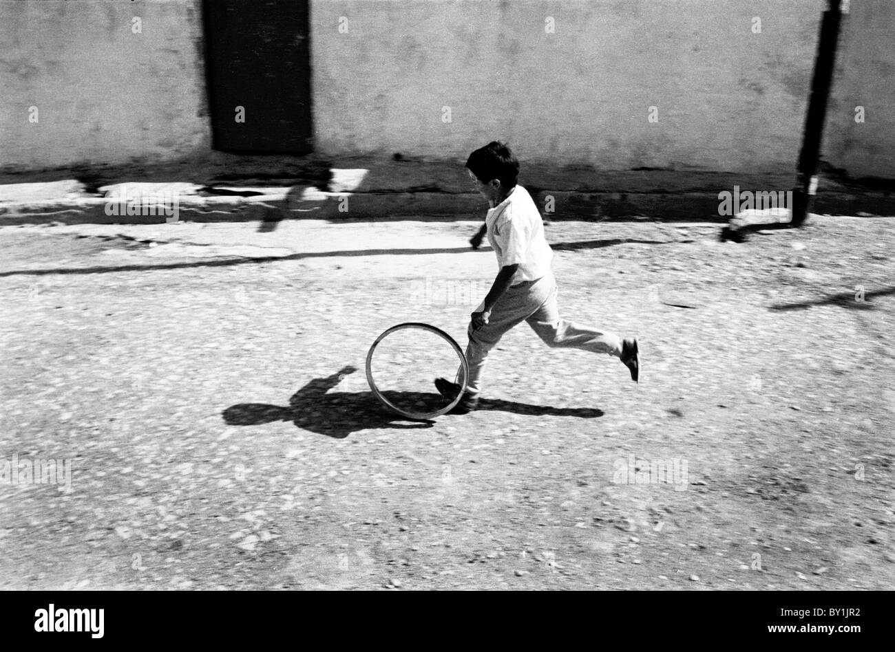 Zakho, northern Iraq, Kurdistan. A Christian Assyrian boy plays with a hoop in the streets of the Christian Quarter Stock Photo