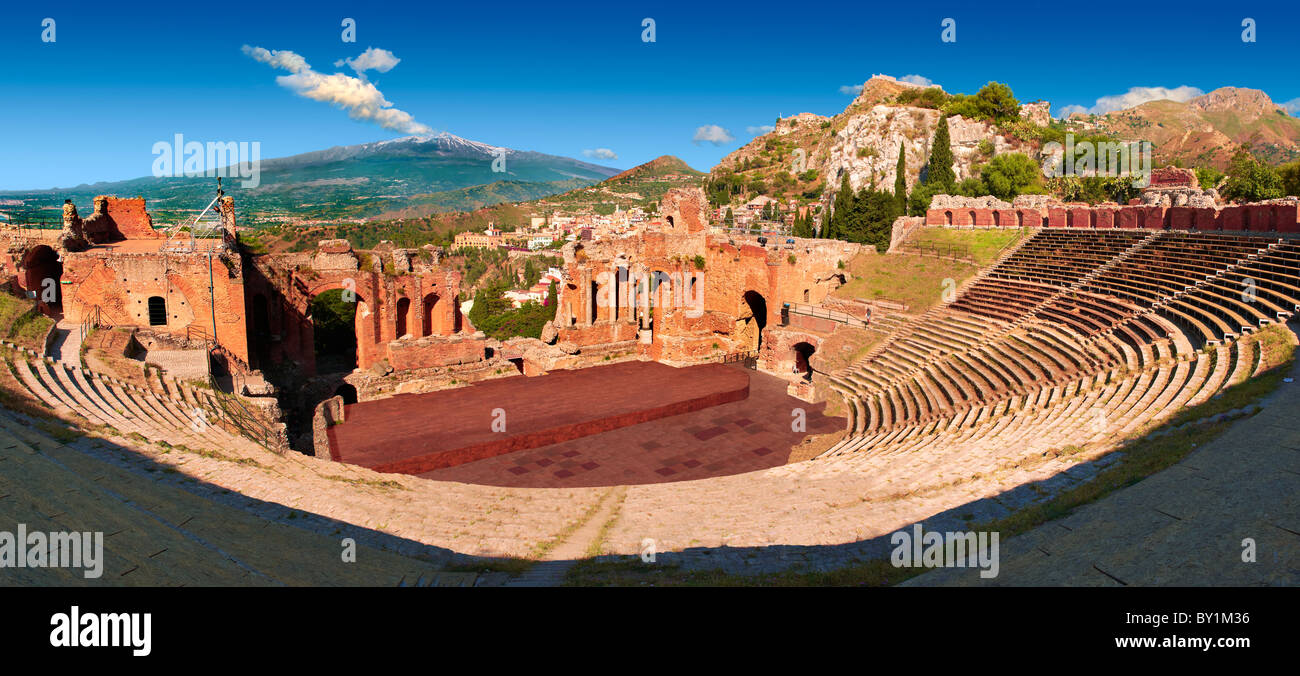 Taormina Greek Ampitheatre with Mount Etna in the distance, Sicily Stock Photo