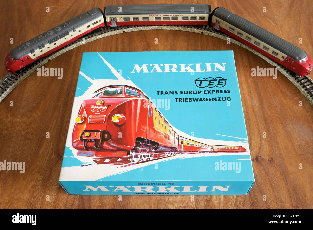 Email Uitreiken dam Marklin Trans Europ Express (TEE) model train set and box Stock Photo -  Alamy