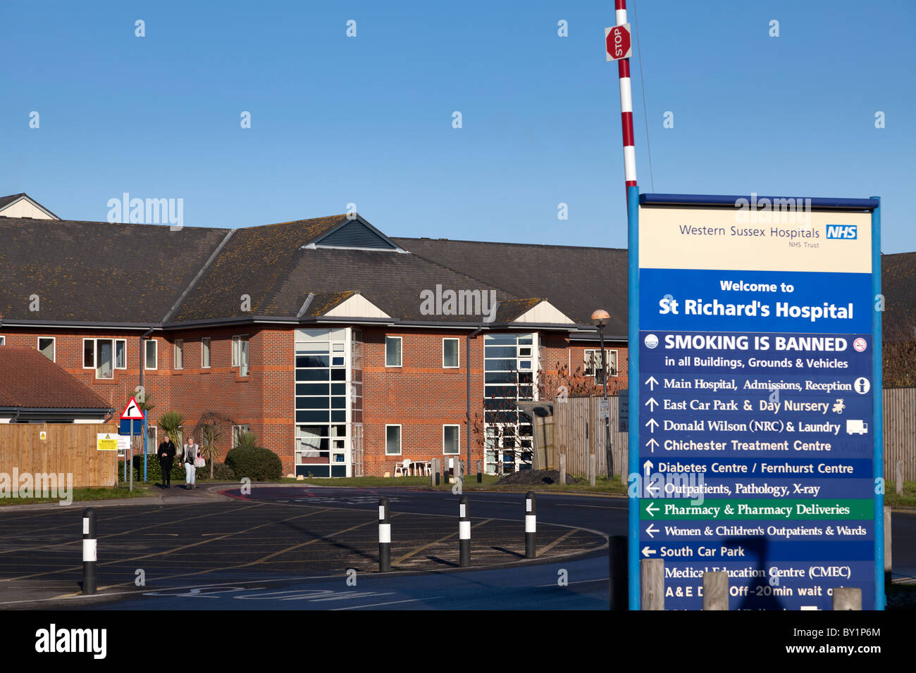 direction sign board exterior of St Richards,  Chichester Hospital Stock Photo