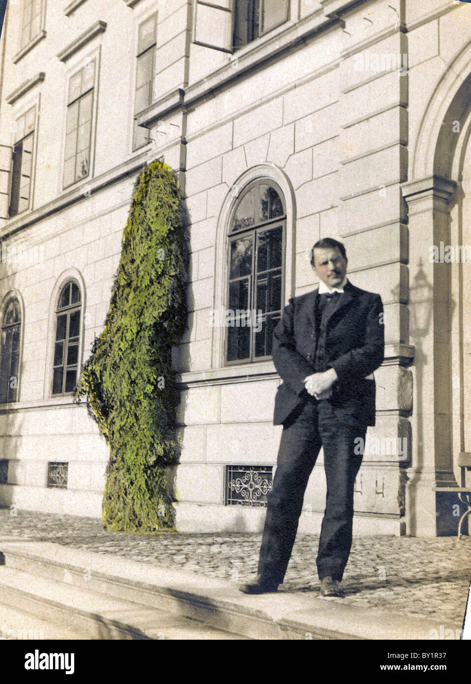 CARL GUSTAV  JUNG (1875-1961) Swiss psychiatrist at the Burgholtzi psychiatric clinic  in Zurich about 1909 Stock Photo