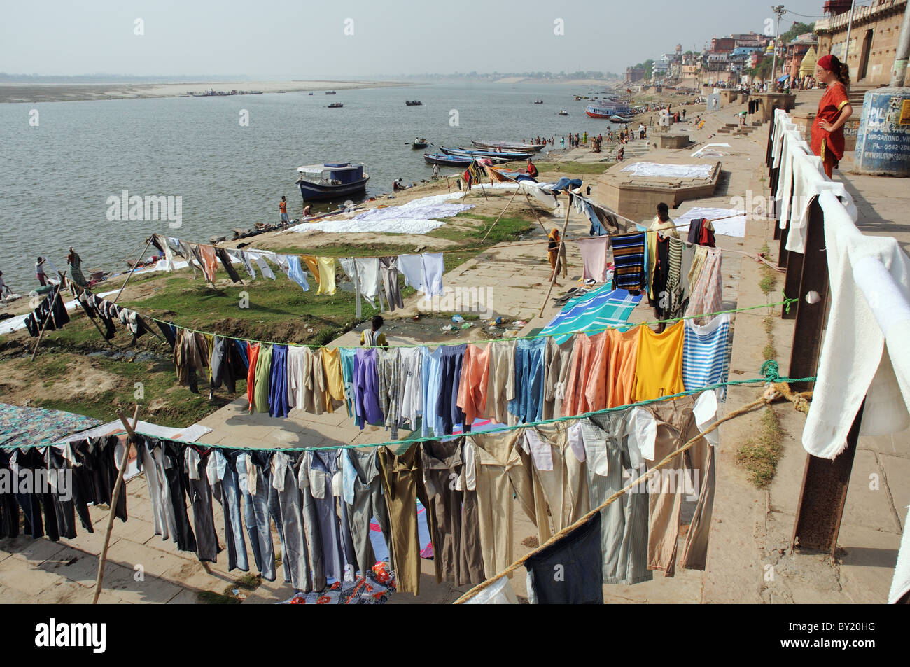 Washing drying on the banks of the Ganges at Varanasi, India Stock Photo