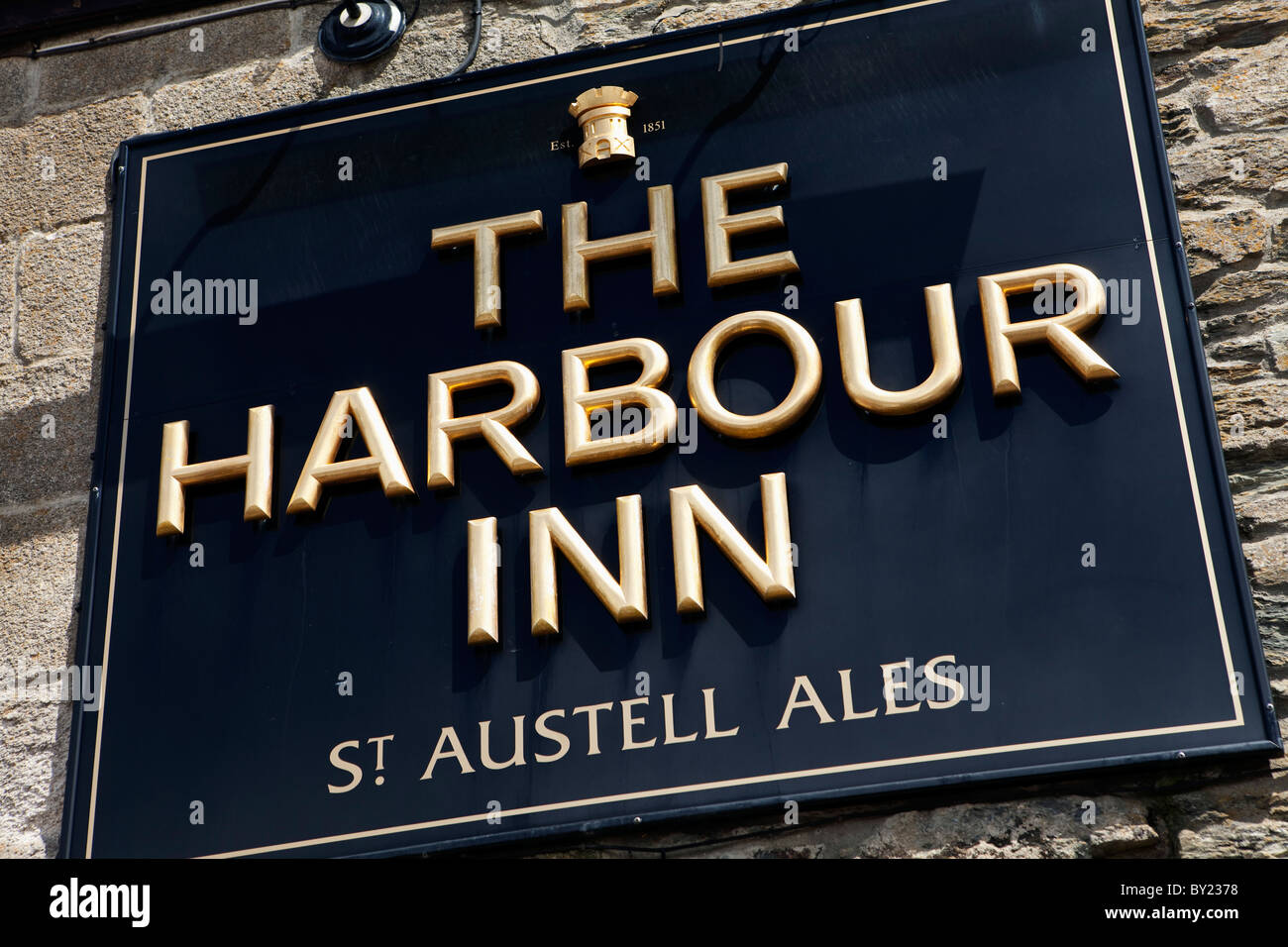 England, Cornwall, Porthleven.  A traditional Cornish pub sign for the Harbour Inn at Porthleven Stock Photo