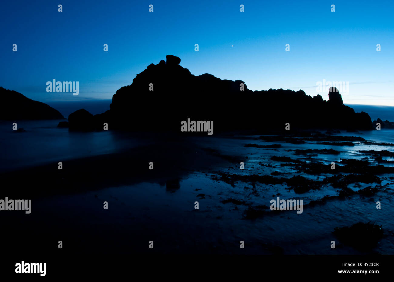 Ocean Rocks Night Beautiful night photos with long exposures of rocks and ocean near ...