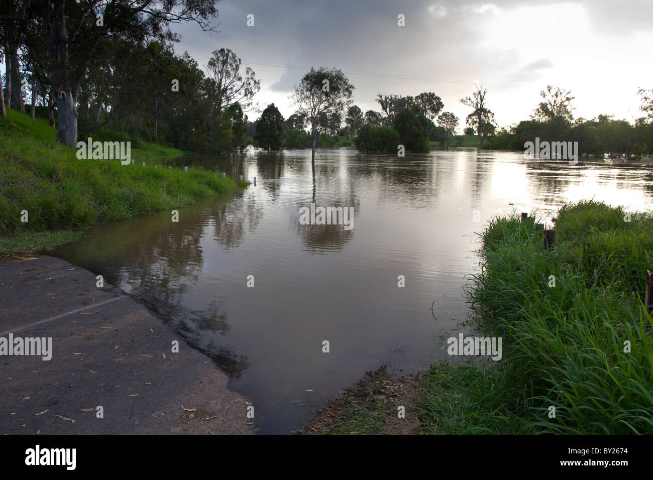 Flooded Brisbane River downstream from Wivenhoe Dam Stock Photo