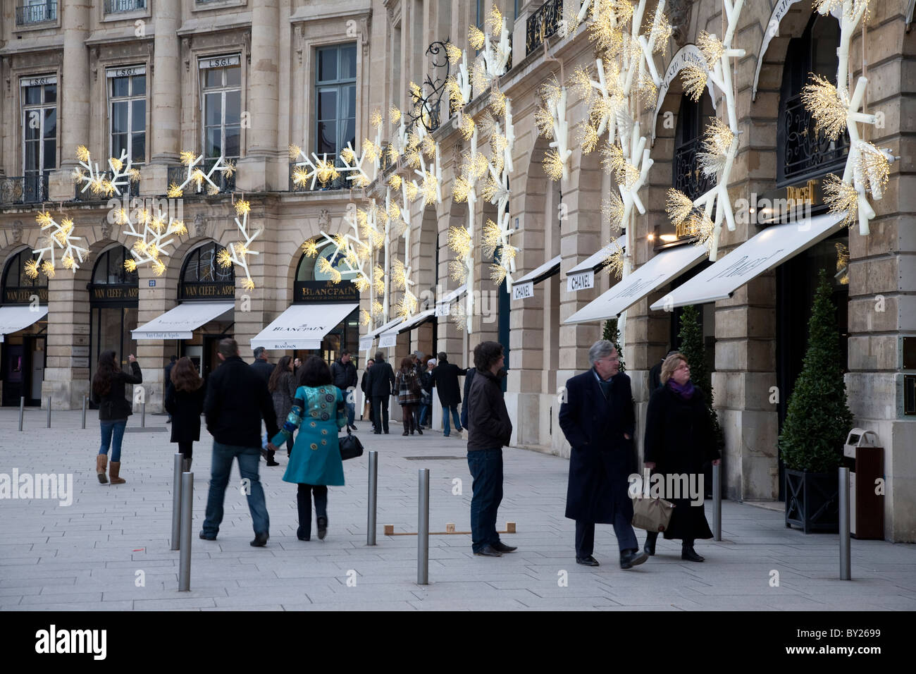 Paris France, Shopping Street, Christmas, Luxury Store Hermes, Outside  Special Display Lighting Rue Faubourg Saint Honoré chic building france  Stock Photo - Alamy