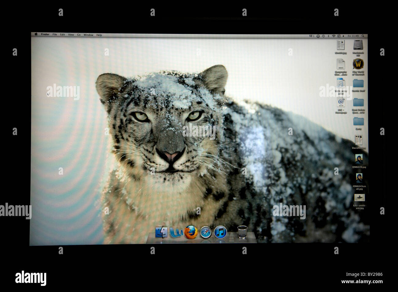 Snow Leopard OS Apple Mac desktop screen Stock Photo - Alamy